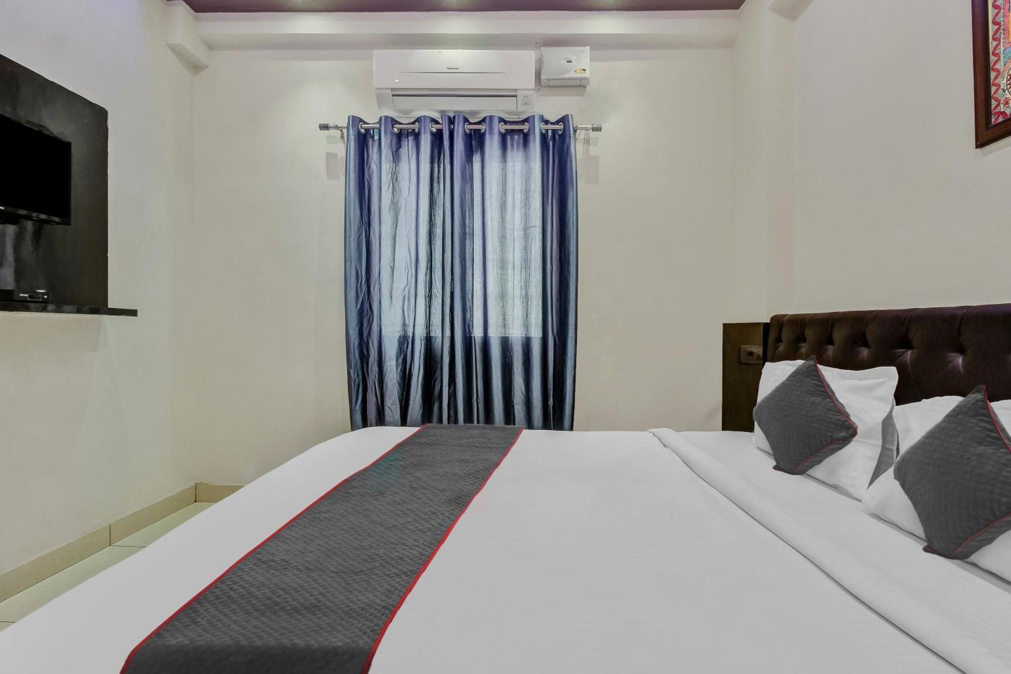 Collection O Galaxy Suites Hyderabad Exterior foto
