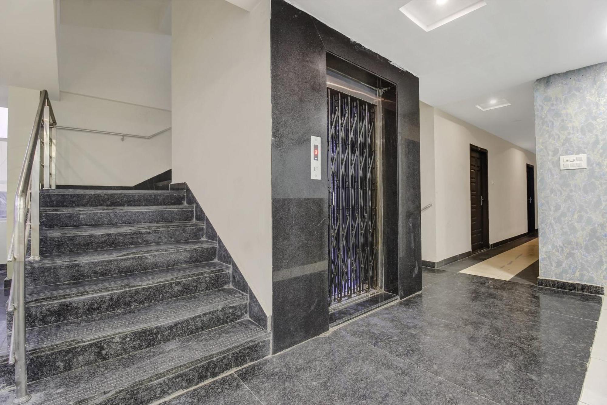 Collection O Galaxy Suites Hyderabad Exterior foto