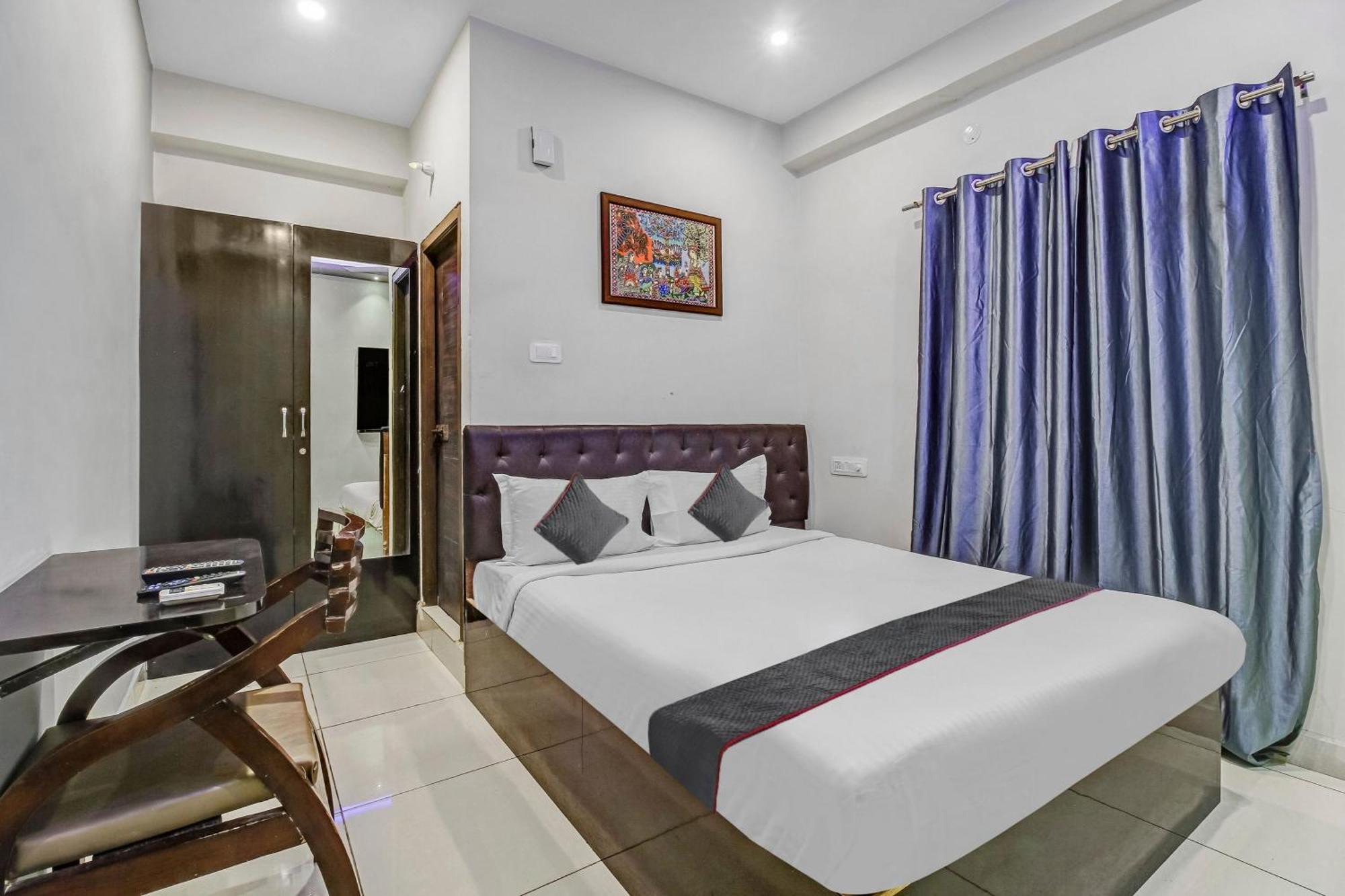 Collection O Galaxy Suites Hyderabad Exterior foto