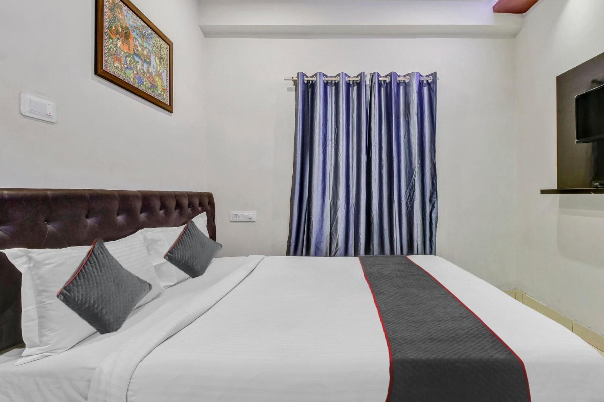 Collection O Galaxy Suites Hyderabad Exterior foto