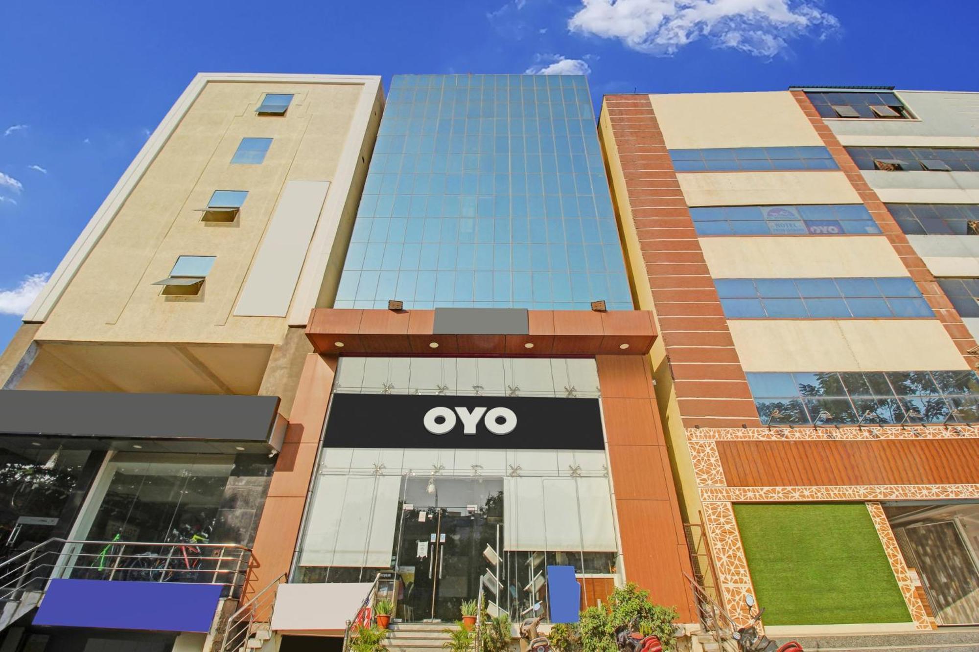 Collection O Galaxy Suites Hyderabad Exterior foto
