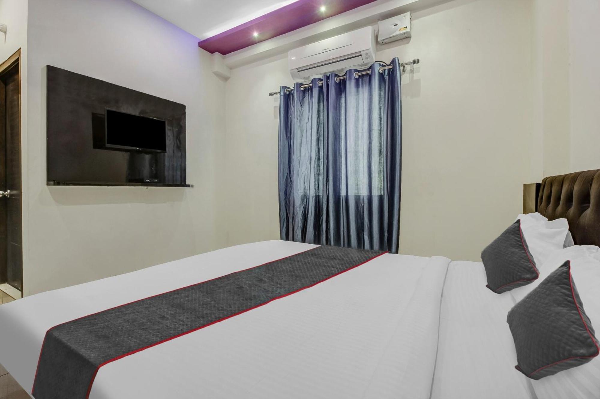 Collection O Galaxy Suites Hyderabad Exterior foto
