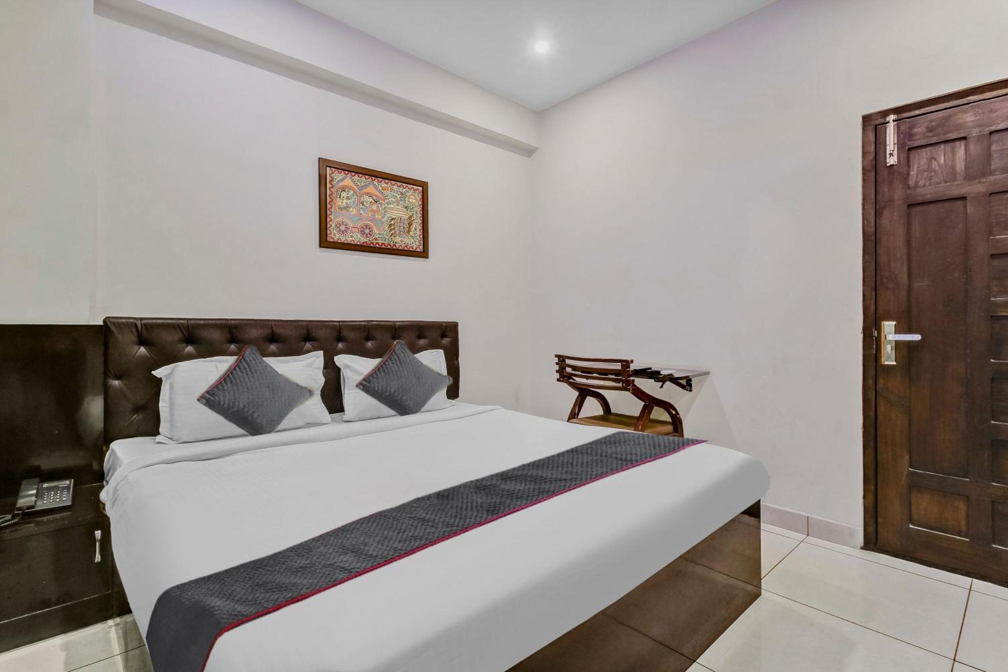 Collection O Galaxy Suites Hyderabad Exterior foto