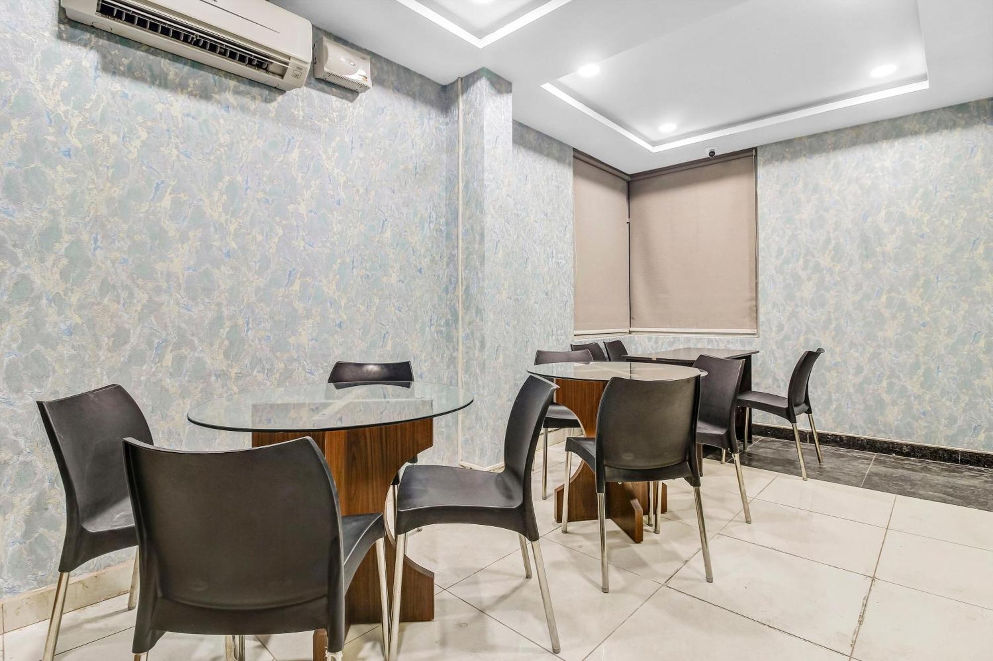 Collection O Galaxy Suites Hyderabad Exterior foto