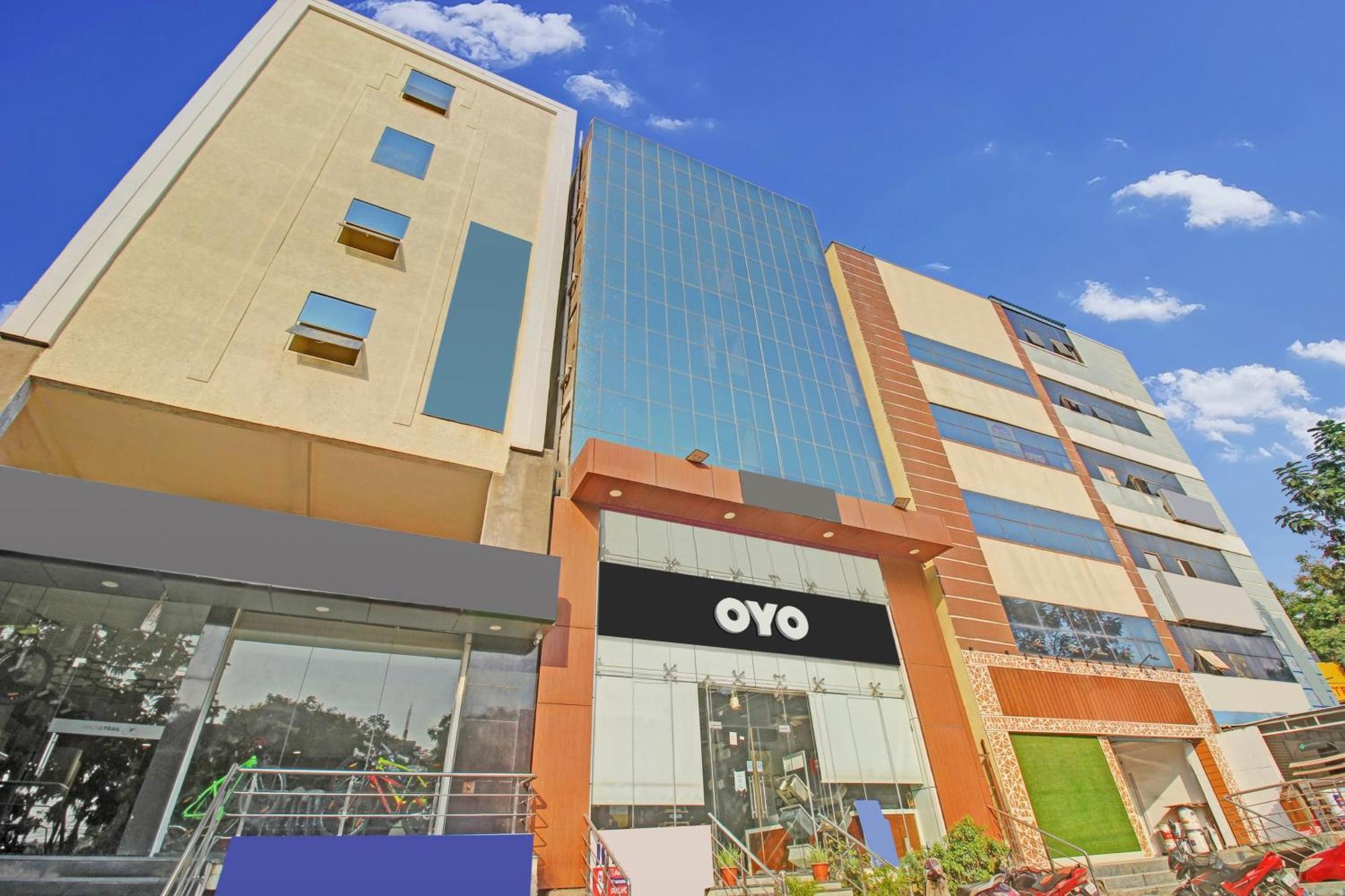 Collection O Galaxy Suites Hyderabad Exterior foto
